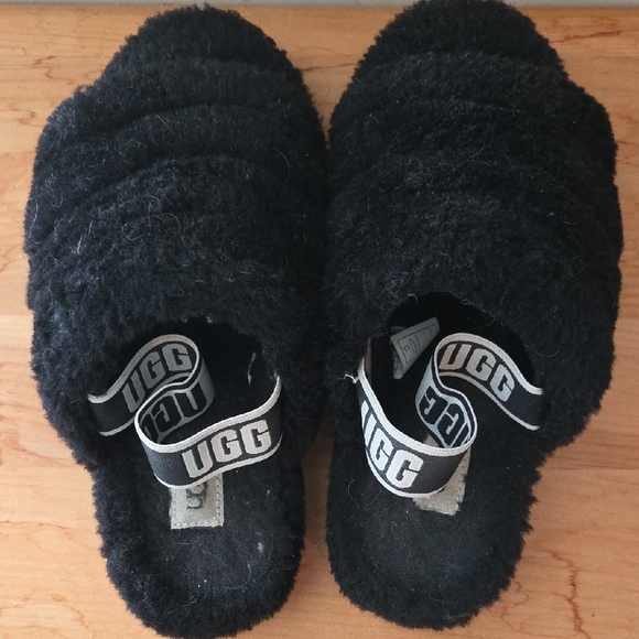 UGG Black Fuzzy Slippers Plush Indoor Comfort - Picture 3 of 3